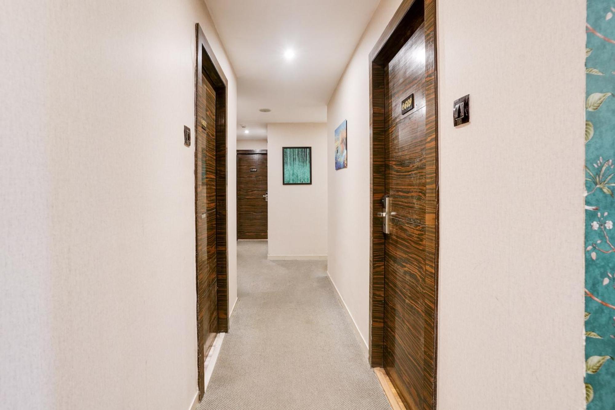 Super Collection O Andheri Near Western Express Highway ムンバイ エクステリア 写真